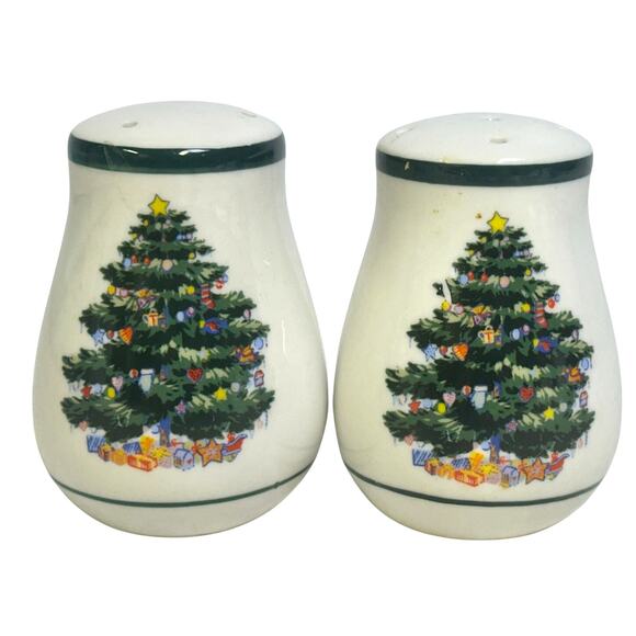 Totally Today 'Holly Tree' Vintage Salt and Pepper Shaker Set - Picture 6 of 6